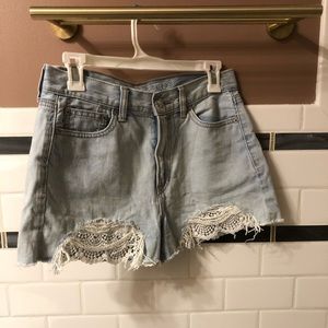 AMERICAN EAGLE MOM SHORTS